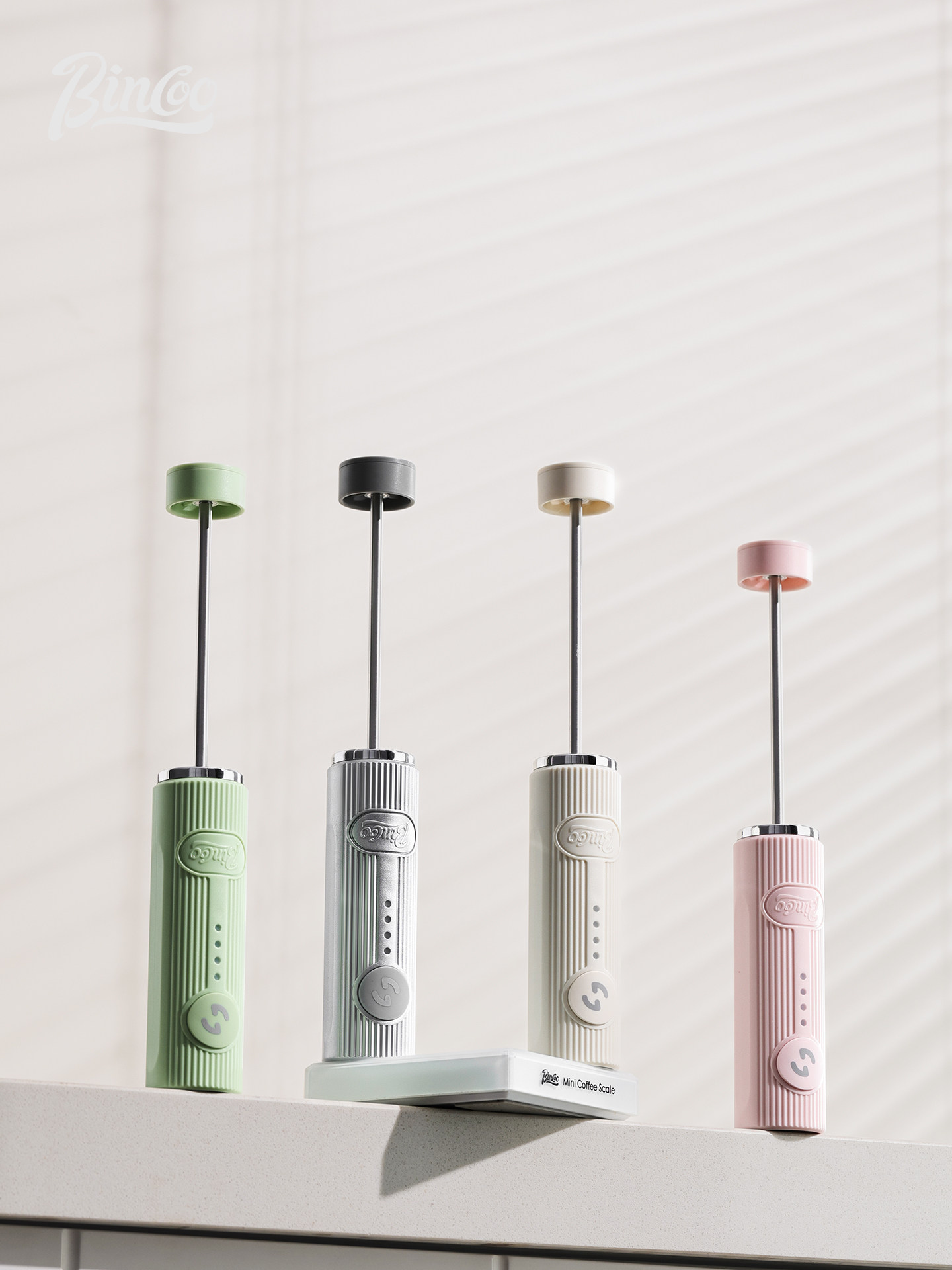 ビンクーフォームマスター ハンドヘルド電動ミルク泡立て器、家 - Electric Milk Frother Handheld のレビューと価格